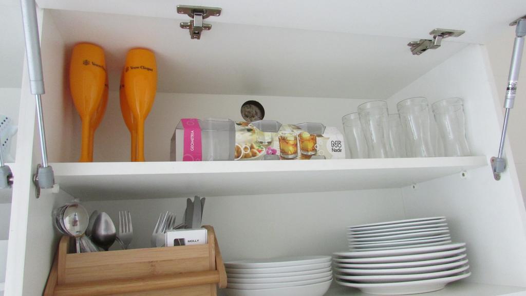 Lindo Apto No Barrabela, Todo Equipado, Com Arcondicionados Split Novos No Quarto E Na Sala, Limpissimo, Cheiroso, Novinho, Condominio Em Frente A Praia, Com Piscina Aquecida, Sauna, Quadra, Academia, Lavanderia, Salao De Beleza, Restaurantes, Mercad Rio de Janeiro Rum bild